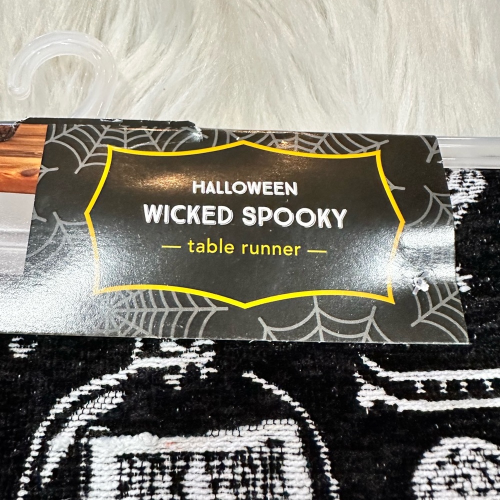 Halloween Table Runner - Picture 3 of 5